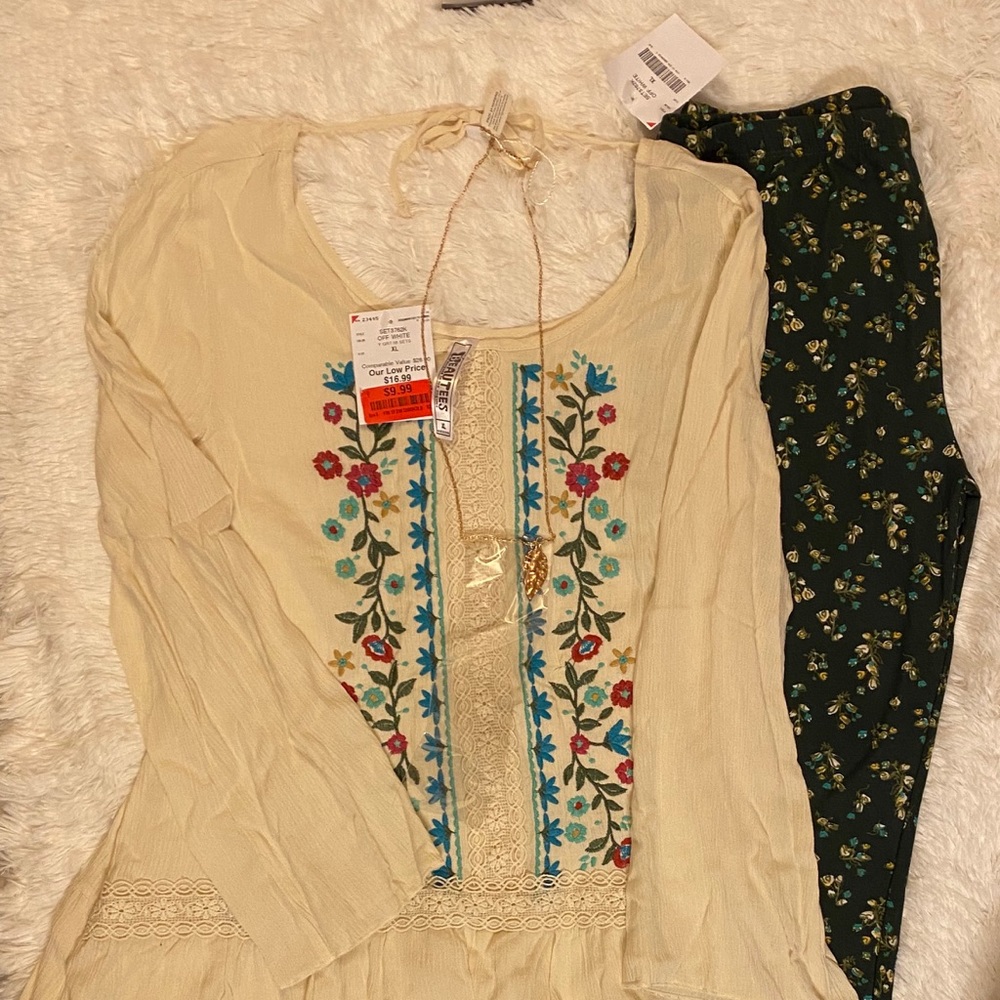 BRAND NEW w/Tags Girls Matching Set w/Necklace